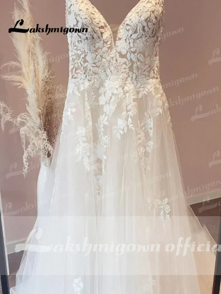 Spaghetti Straps Vintage Lace Wedding Dress With V Neckline Bride Dress Tulle Beach Bridal Gown trouwjurk  Customized