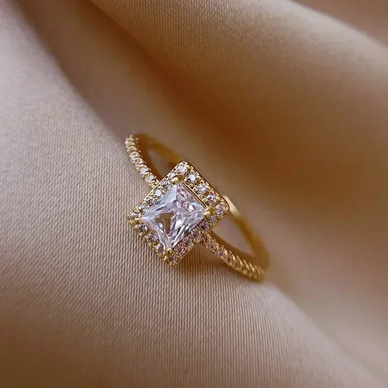 Hot Sales Fashion Retro Zircon Ring Simple Gold Color Acrylic Crystal Ring for Women Trendy Jewelry Accessories Adjustable Ring